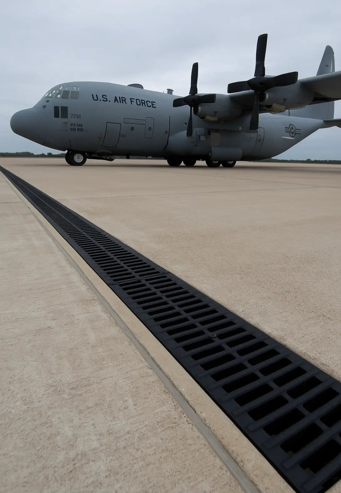 Air Force Base aircraft rated grates Leo