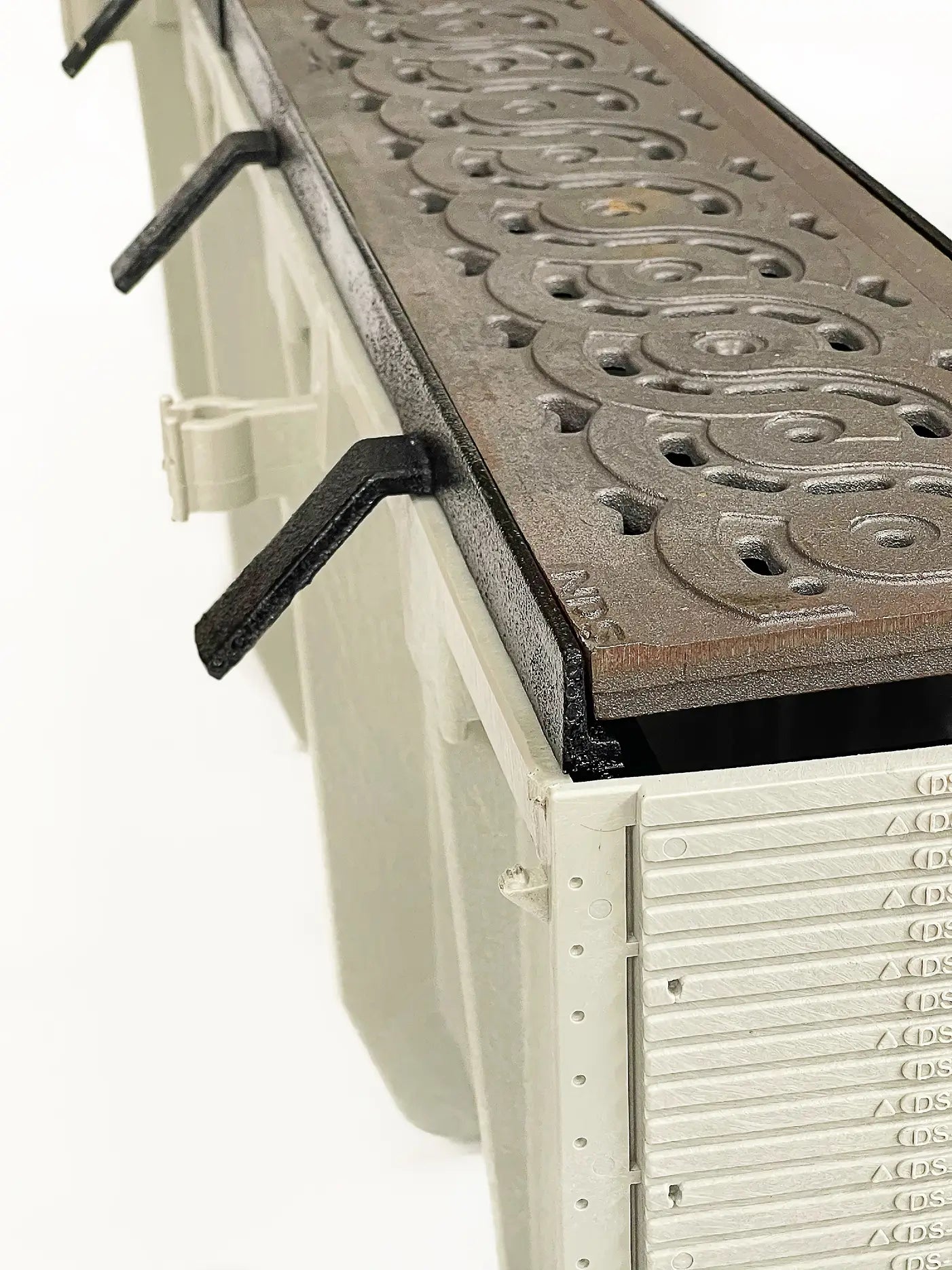 Swiftdrain 600 Kennel Drain With Ductile Iron Grates